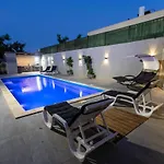 Yalarent Caesar\'S Villa With Private Pool
