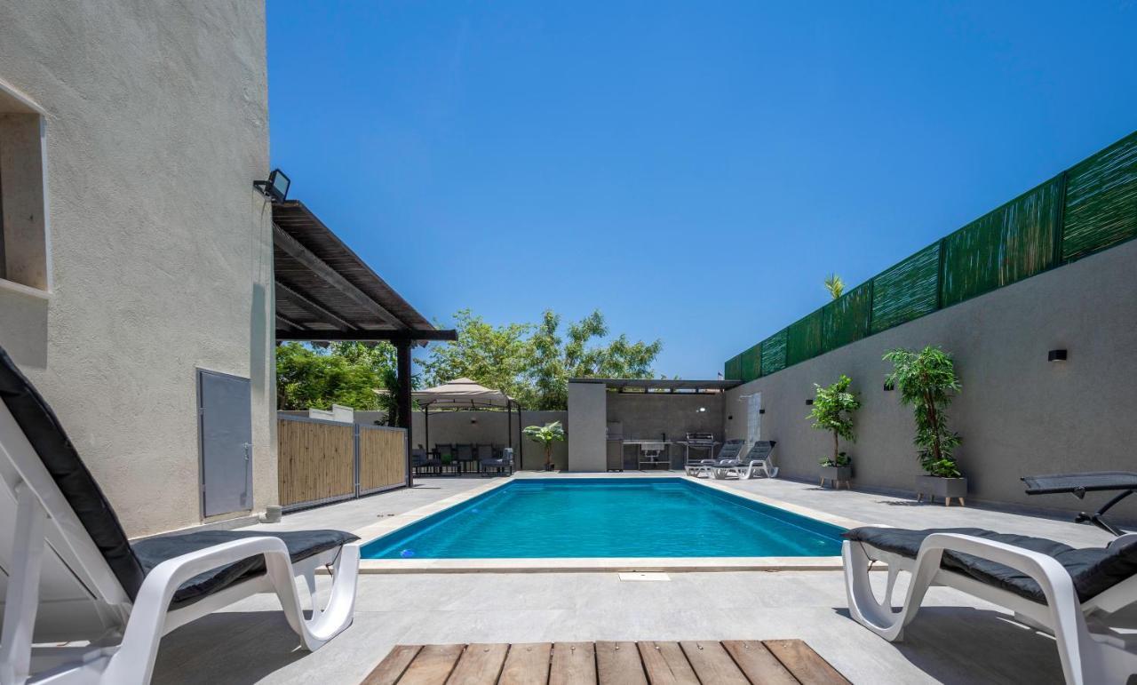 Yalarent Caesar's With Private Pool Villa *